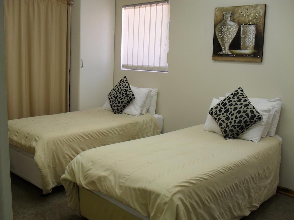 8 Royal Palm B&B Умхланга Номер фото