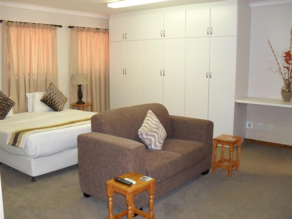 8 Royal Palm B&B Умхланга Номер фото