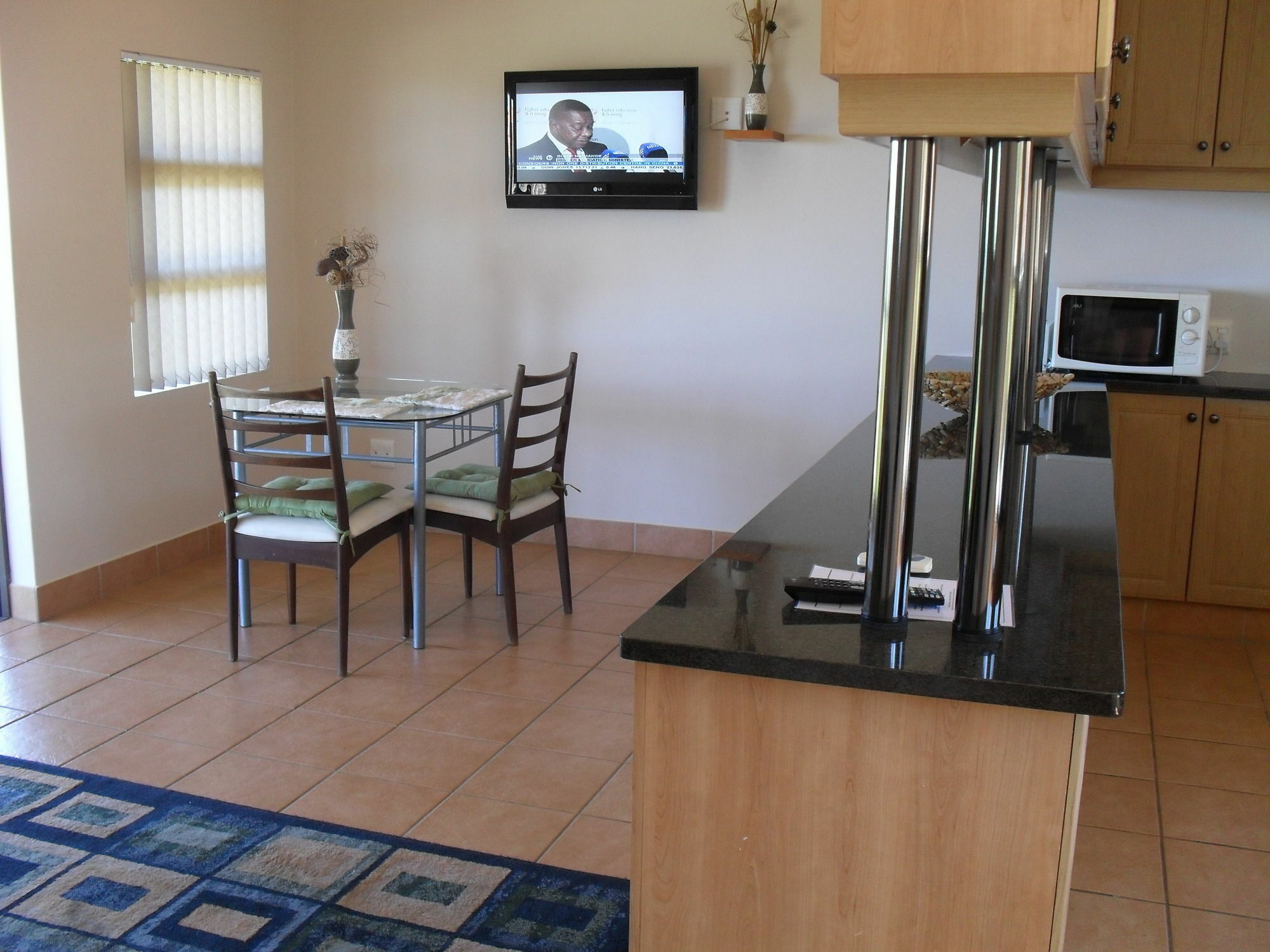 8 Royal Palm B&B Умхланга Экстерьер фото